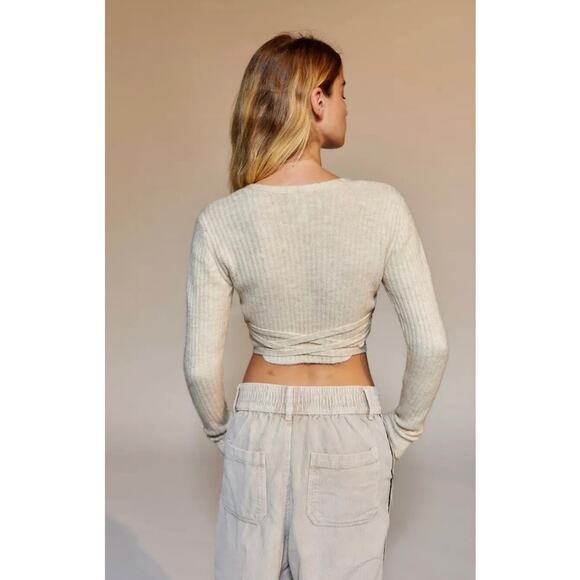 URBAN OUTFITTERS Uo Bibi Wrap Sweater In Cream Size Small $60 - Picture 2 of 7